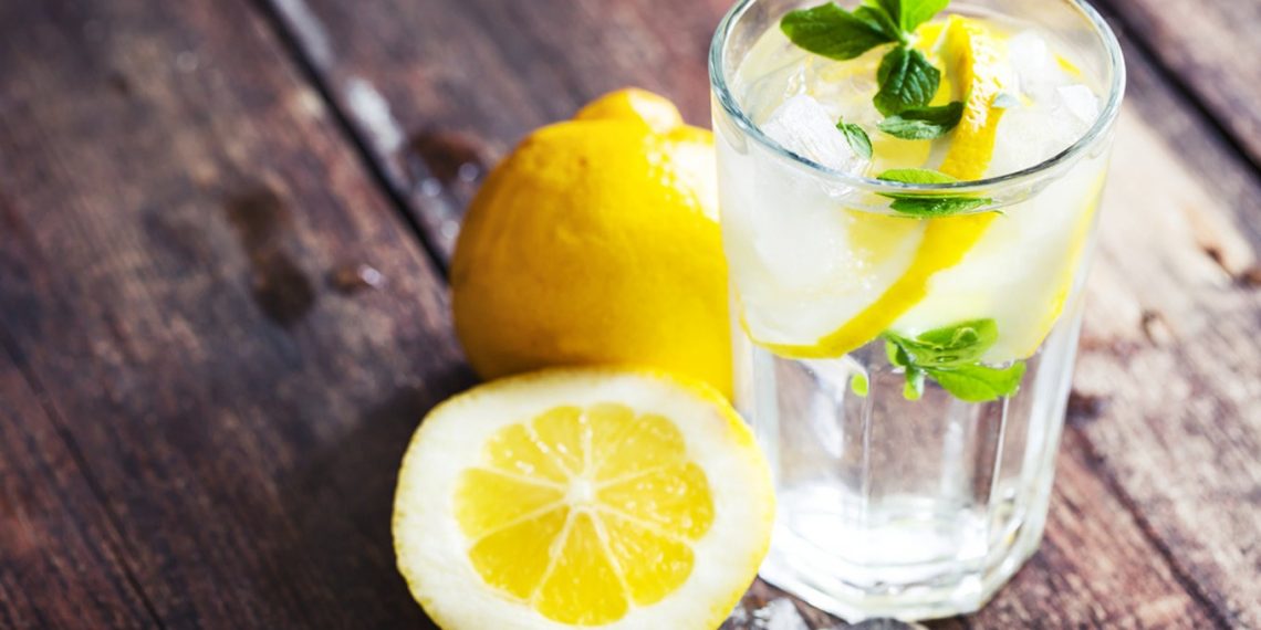 Wasser mit Zitrone – meine natürliche Methode der Hautpflege!