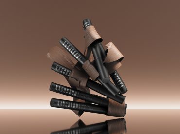 Träumen Sie von einem Tag, an dem Sie in den Spiegel gucken und zufrieden mit Ihren Augenbrauen sein werden? Dieser Tag kann noch heute kommen! Nanobrow Shape Mascara füllt Ihren Augenbrauenbogen mit einer schönen, natürlichen Farben aus, in welche Sie sich sofort auf den ersten Blick verlieben! Sind Ihre Augenbrauen dünn, schütter und fast unsichtbar? […]